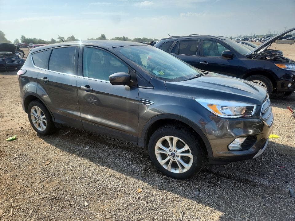 2017 FORD ESCAPE SE 4