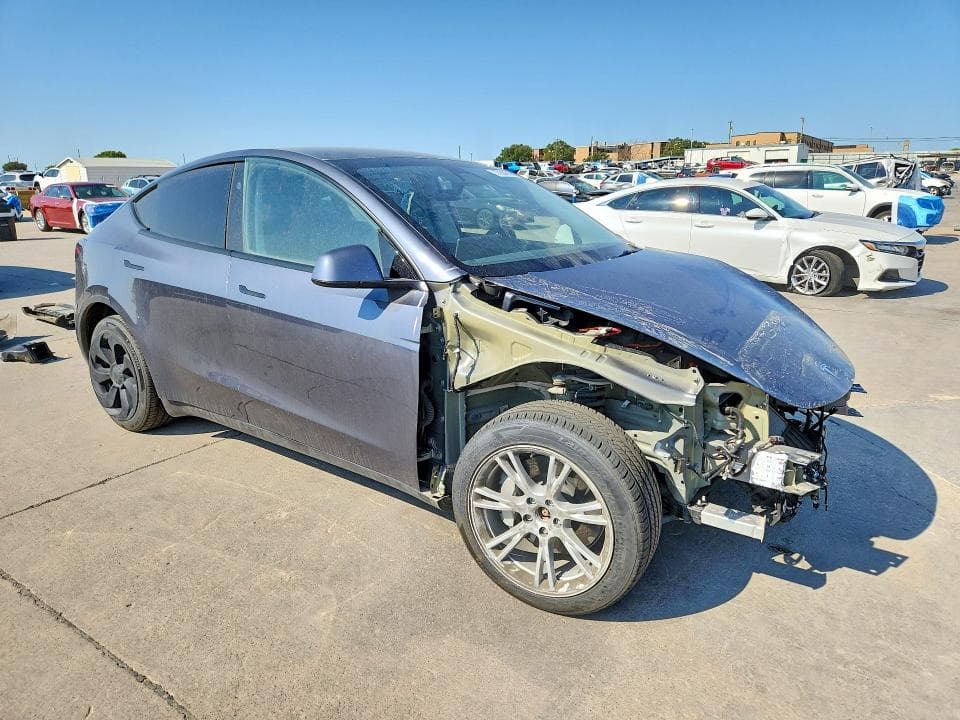 2023 TESLA MODEL Y 4