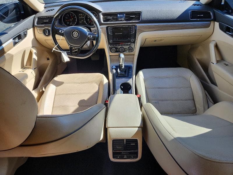 2018 VOLKSWAGEN PASSAT SE 8