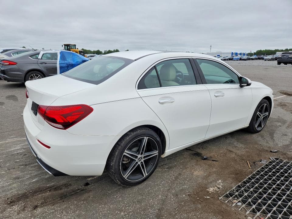 2019 MERCEDES-BENZ A 220 3
