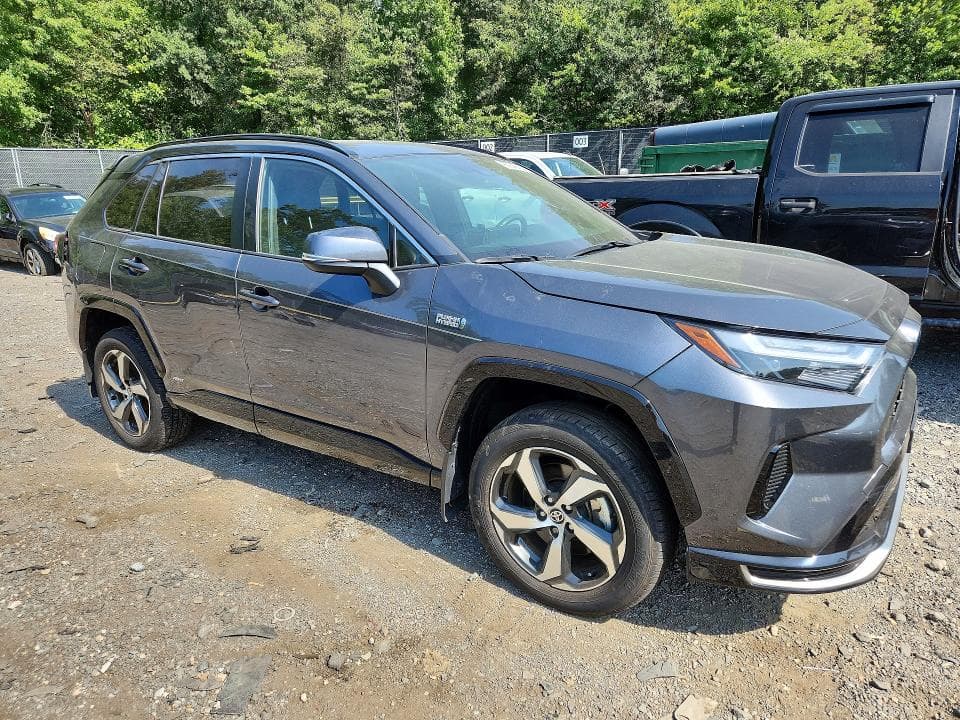 2024 TOYOTA RAV4 SE 4