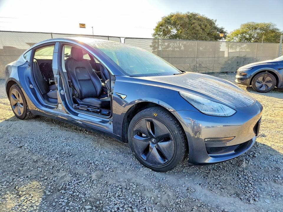 2018 TESLA MODEL 3 4