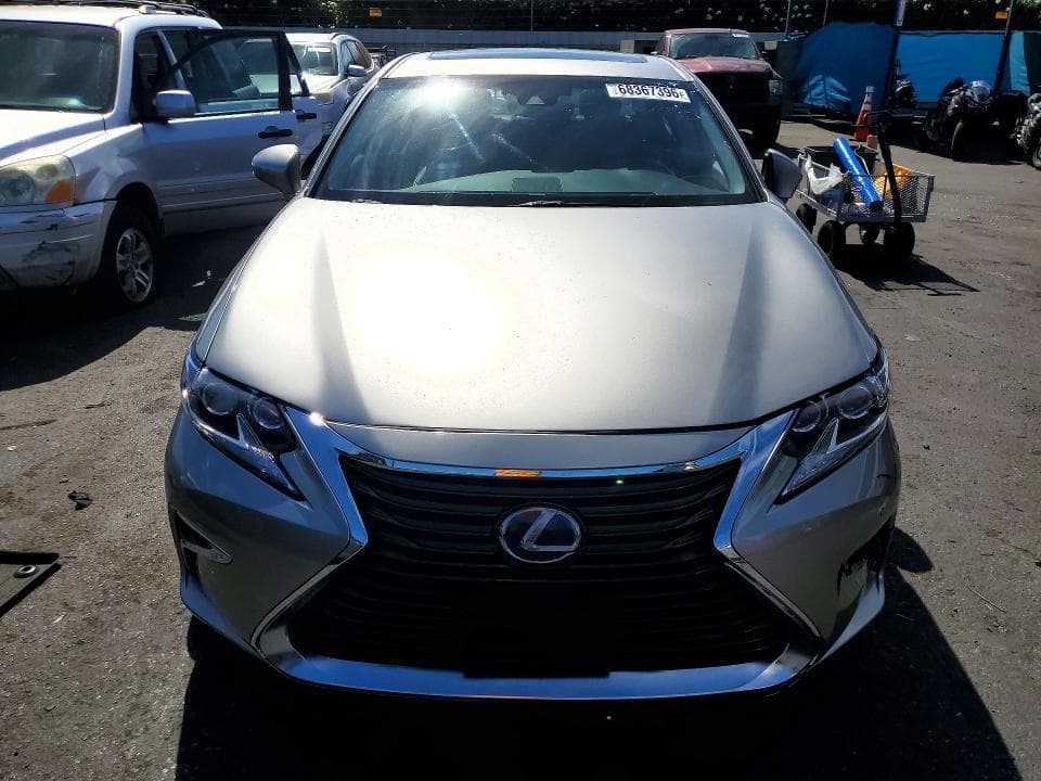 2017 LEXUS ES 300H 5