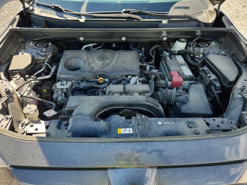 2021 TOYOTA RAV4 XLE 12