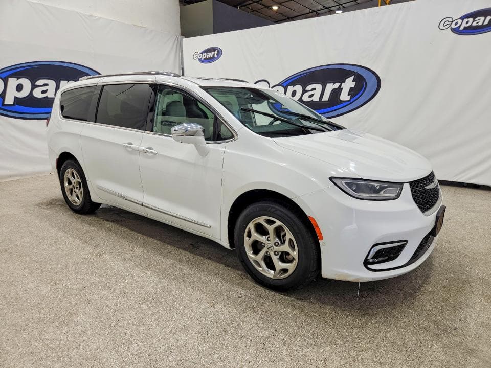 2021 CHRYSLER PACIFICA LIMITED 4