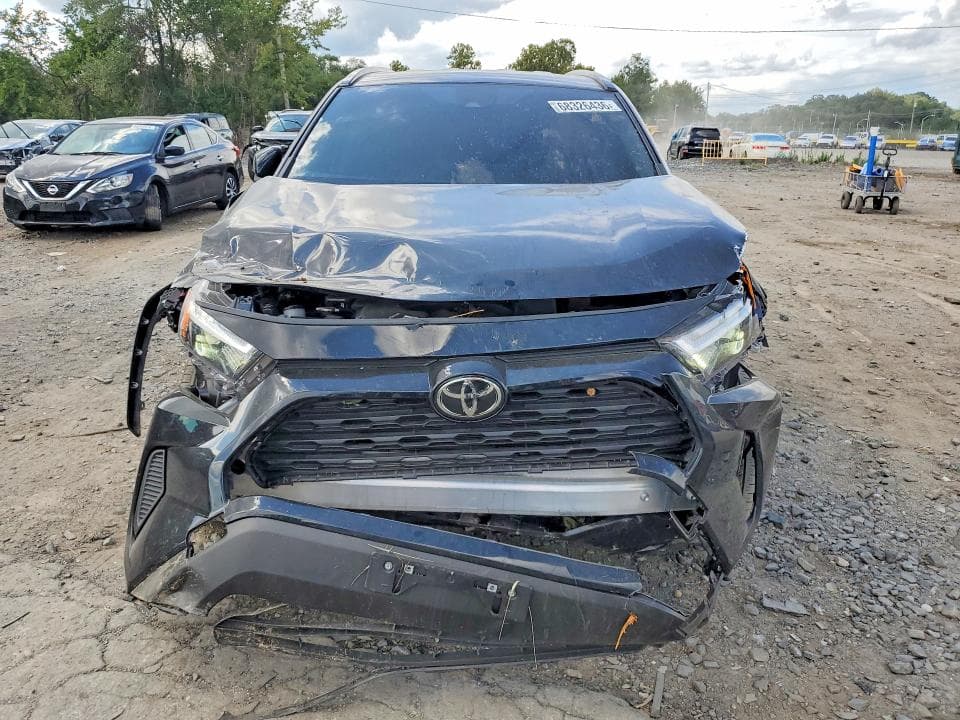 2025 TOYOTA RAV4 XLE 5