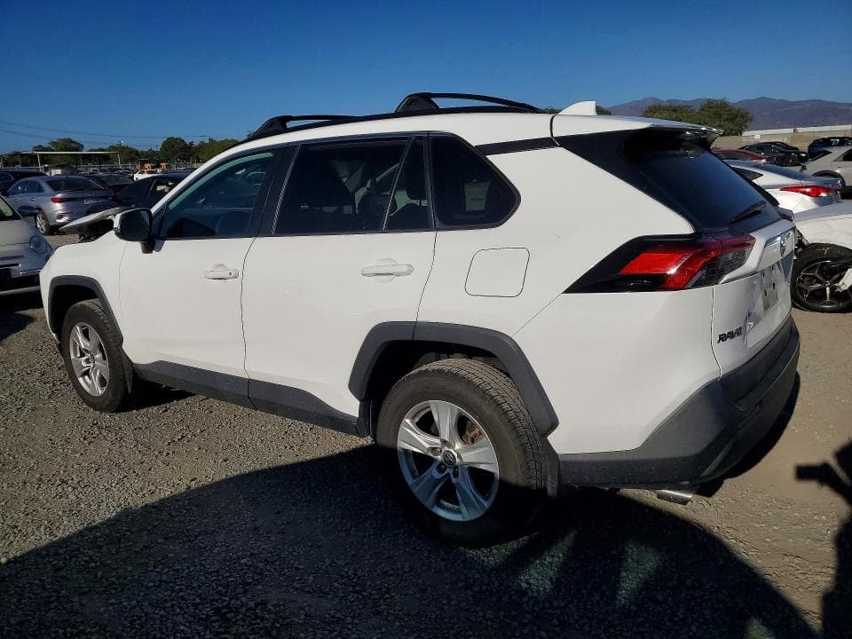 2021 TOYOTA RAV4 XLE 2
