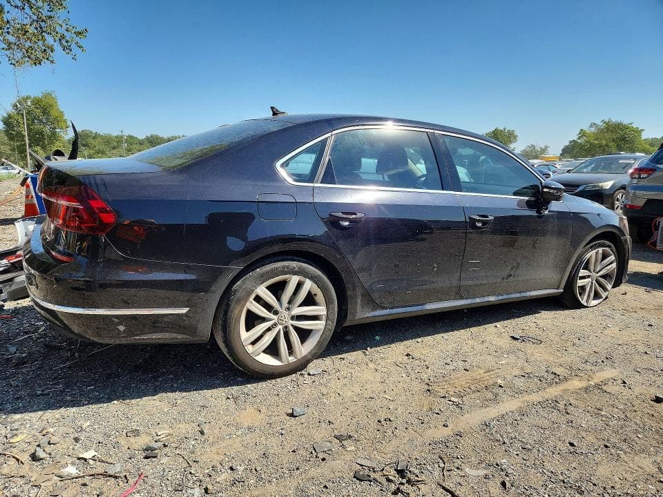 2018 VOLKSWAGEN PASSAT SE 3