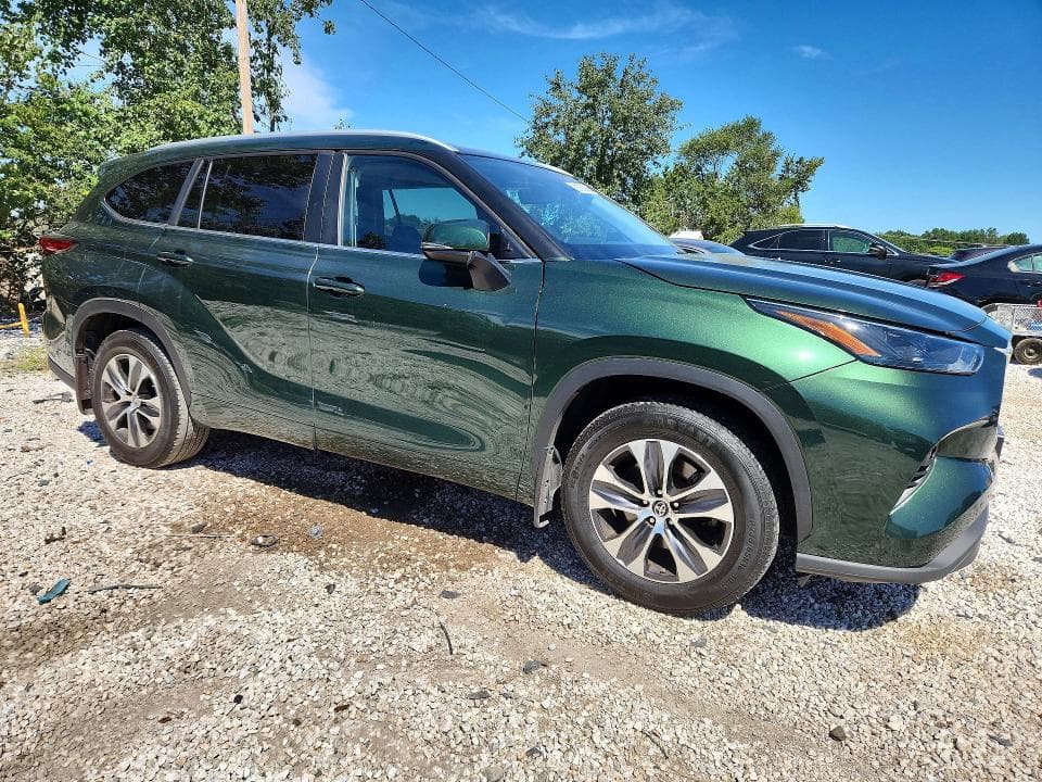 2023 TOYOTA HIGHLANDER XLE 4