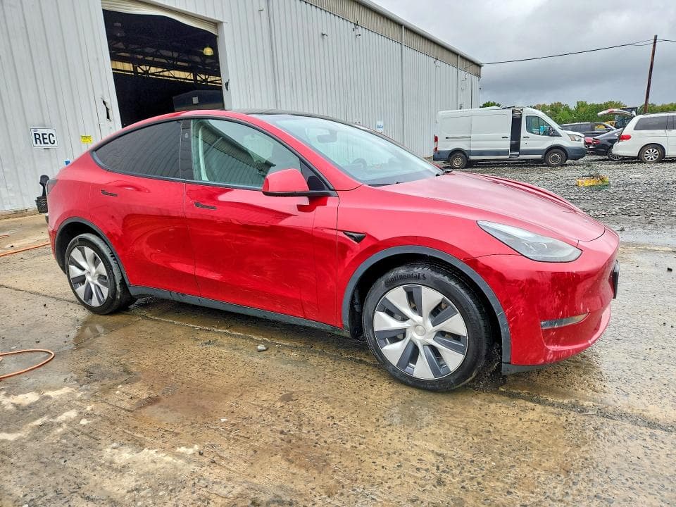2023 TESLA MODEL Y 4