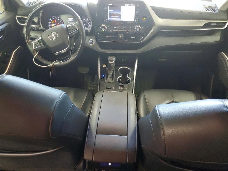 2020 TOYOTA HIGHLANDER XLE 8