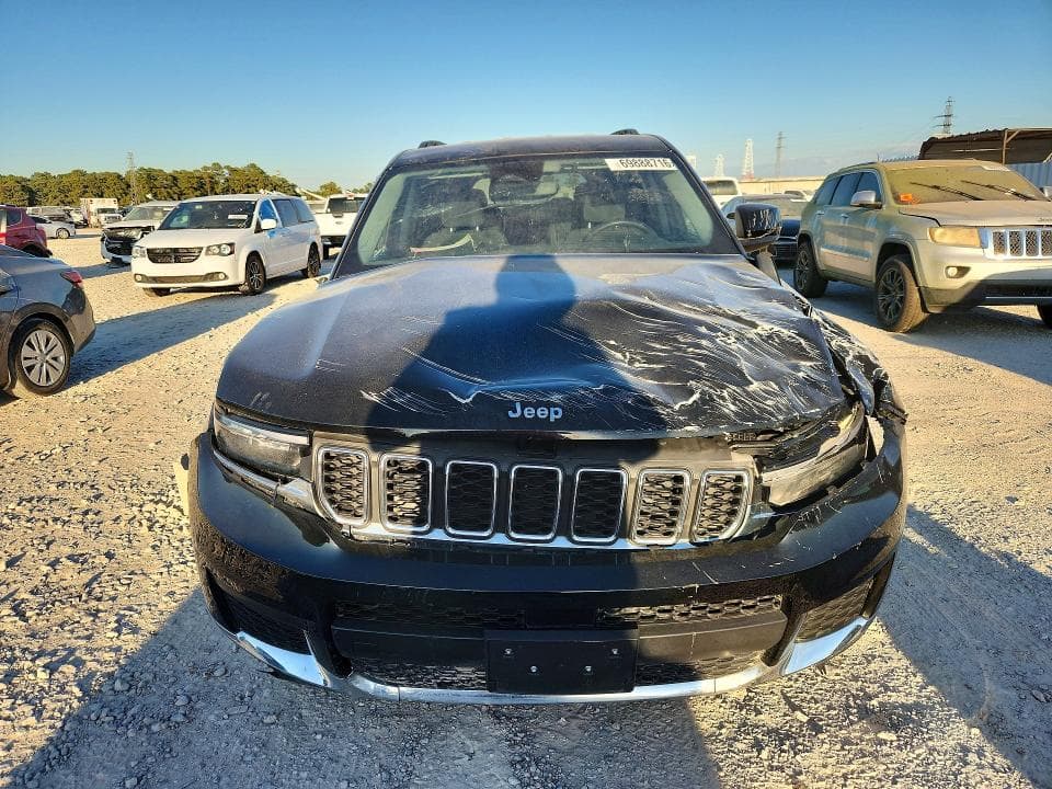 2023 JEEP GRAND CHEROKEE L LAREDO 5