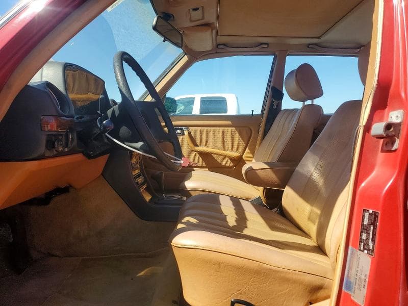1983 MERCEDES-BENZ 300 DT 7
