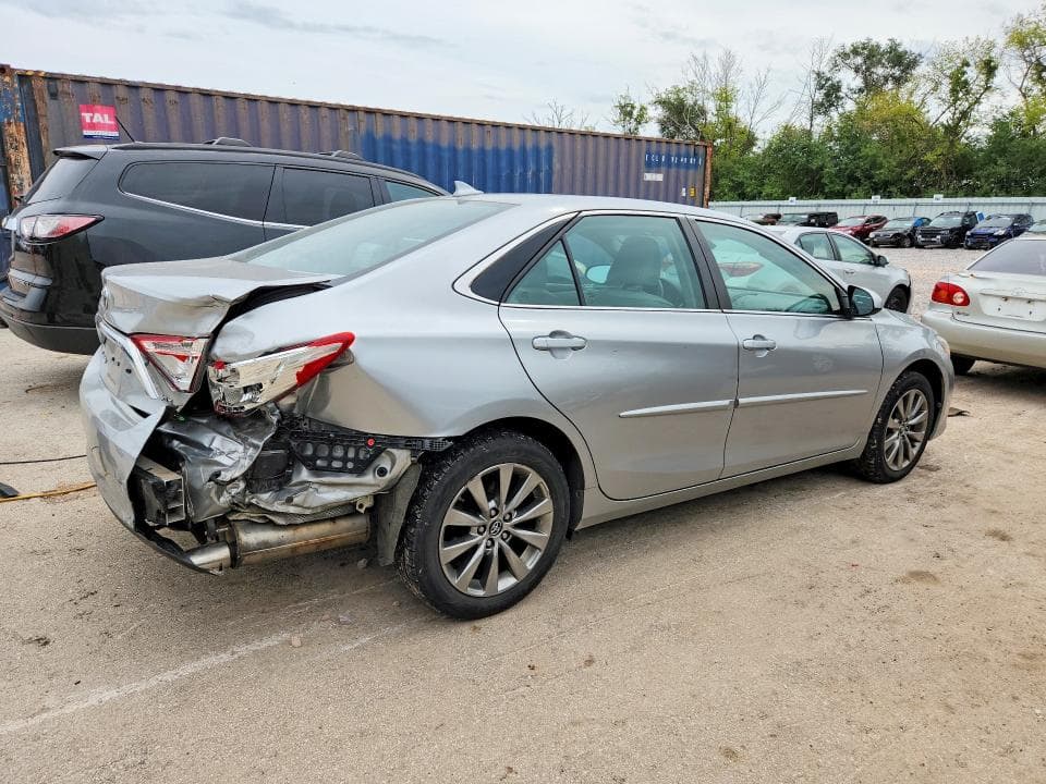 2017 TOYOTA CAMRY XLE 3