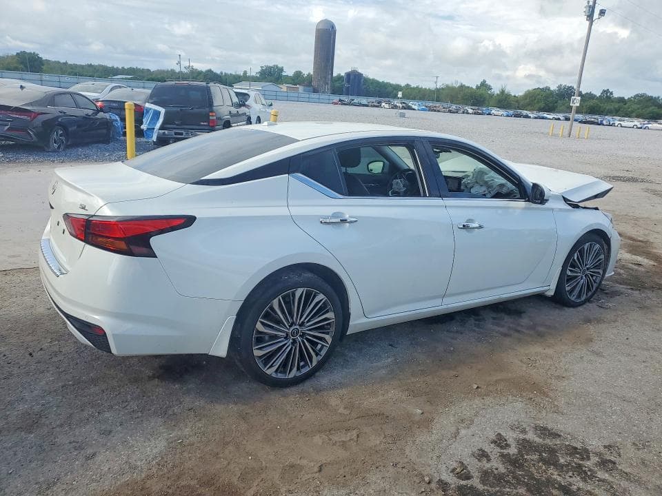 2023 NISSAN ALTIMA SL 3