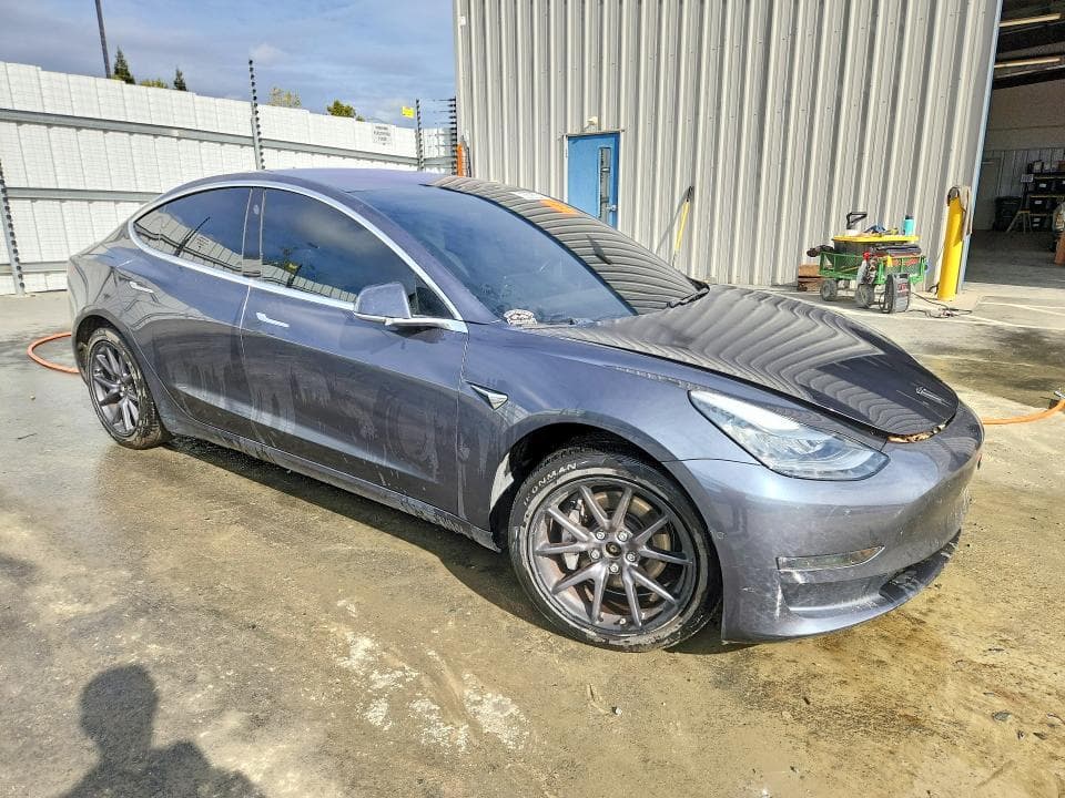 2018 TESLA MODEL 3 4