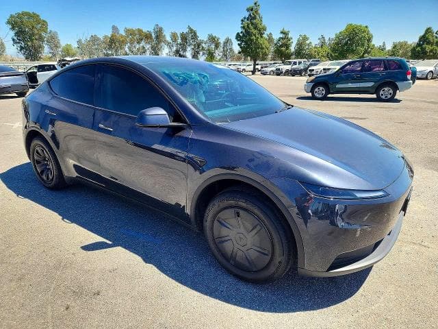 2026 TESLA MODEL Y 4