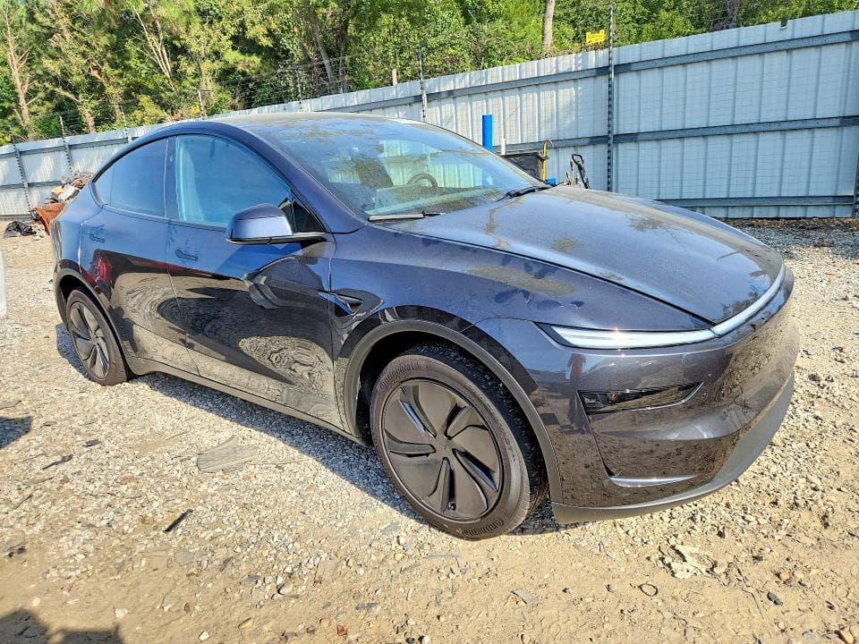 2026 TESLA MODEL Y 4
