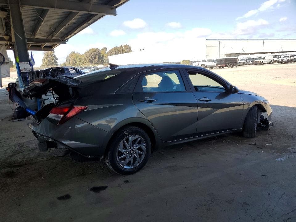 2024 HYUNDAI ELANTRA SEL 3