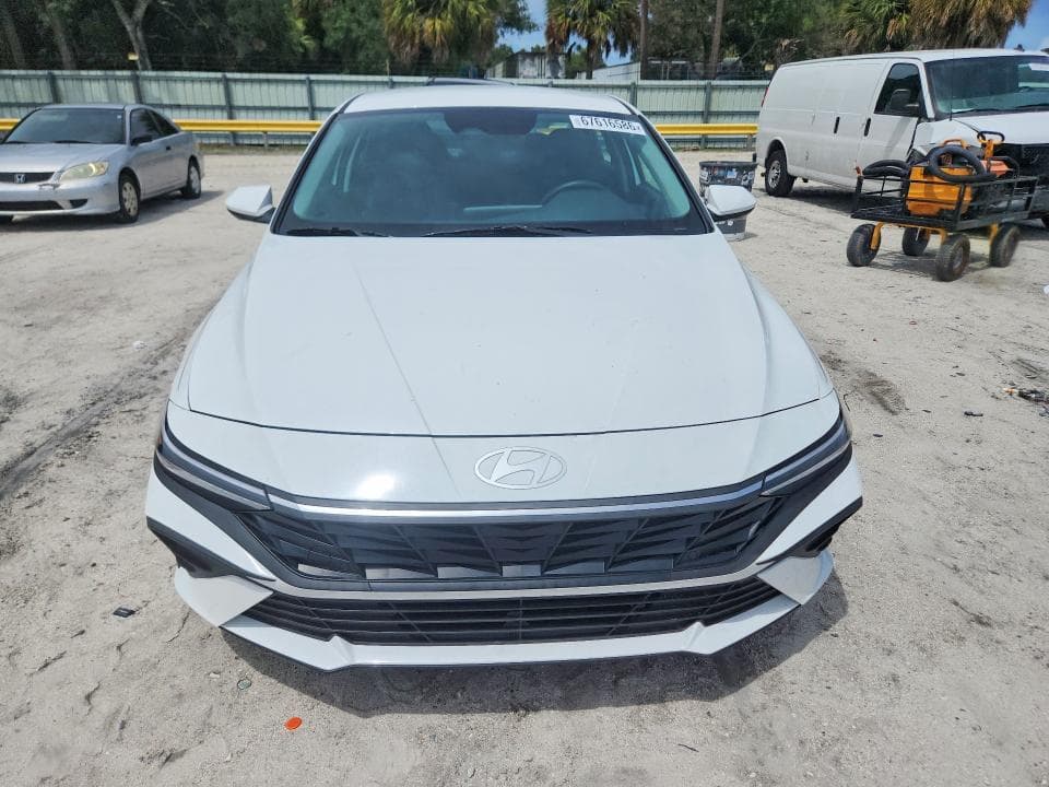 2025 HYUNDAI ELANTRA SE 5