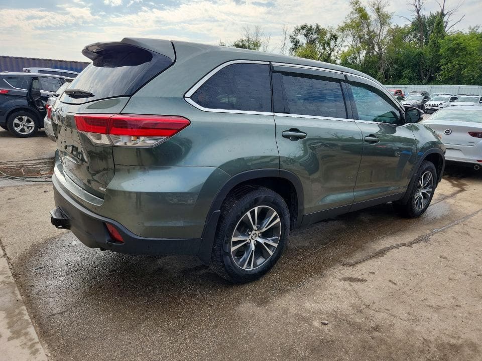 2019 TOYOTA HIGHLANDER LE 3