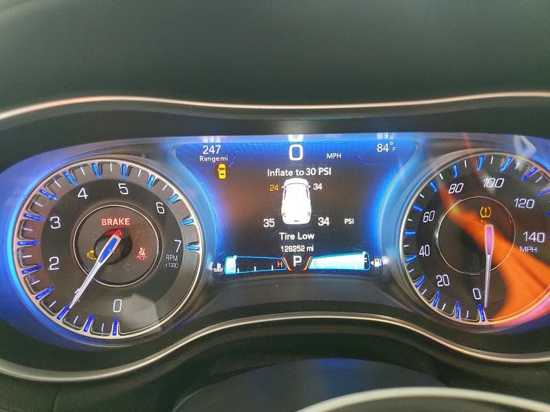 2018 CHRYSLER 300 LIMITED 9