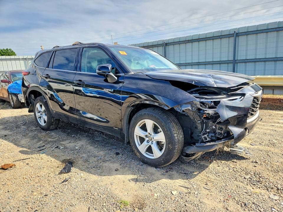 2021 TOYOTA HIGHLANDER HYBRID LE 4