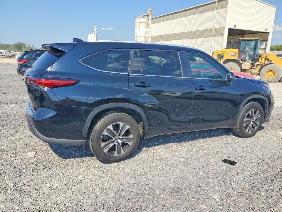 2023 TOYOTA HIGHLANDER XLE 3