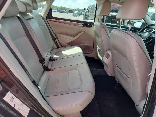 2018 VOLKSWAGEN PASSAT S 10