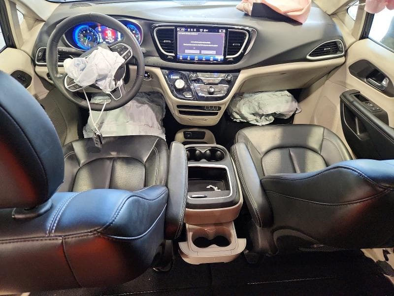 2023 CHRYSLER PACIFICA TOURING L 8