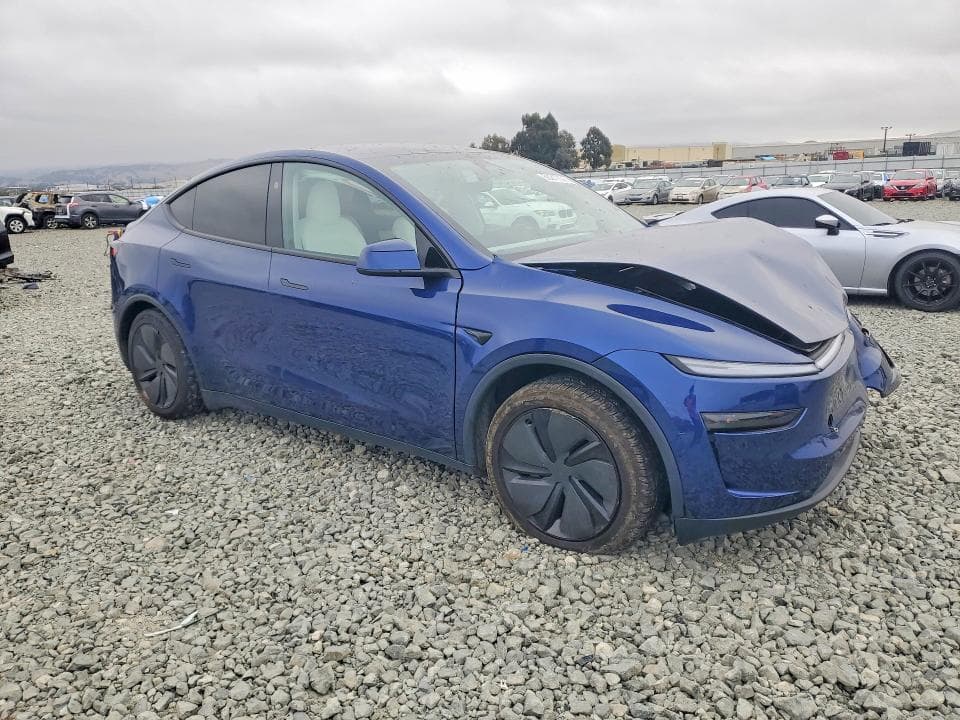 2026 TESLA MODEL Y 4