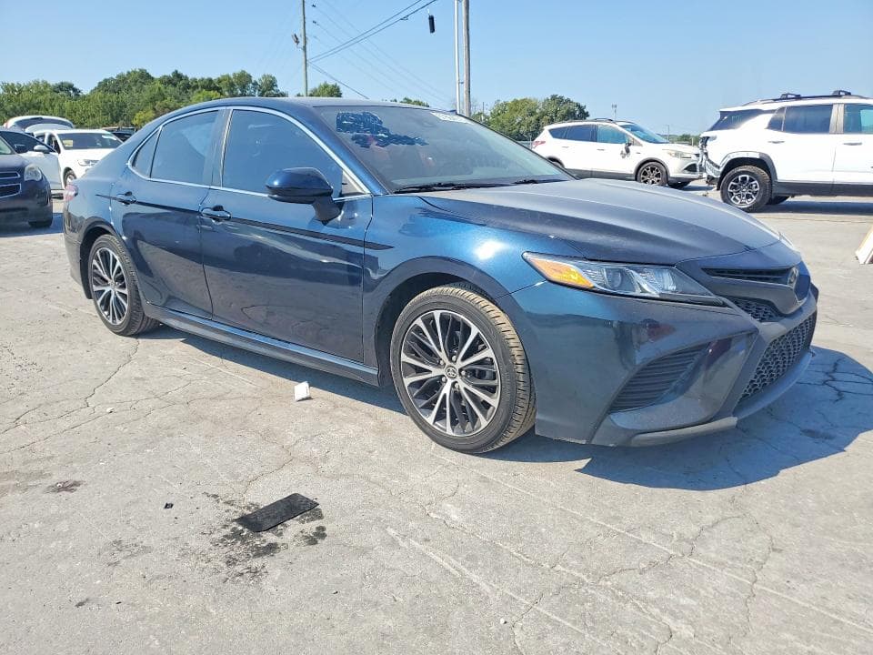 2020 TOYOTA CAMRY SE 4