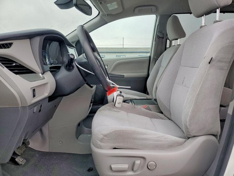 2020 TOYOTA SIENNA LE 7
