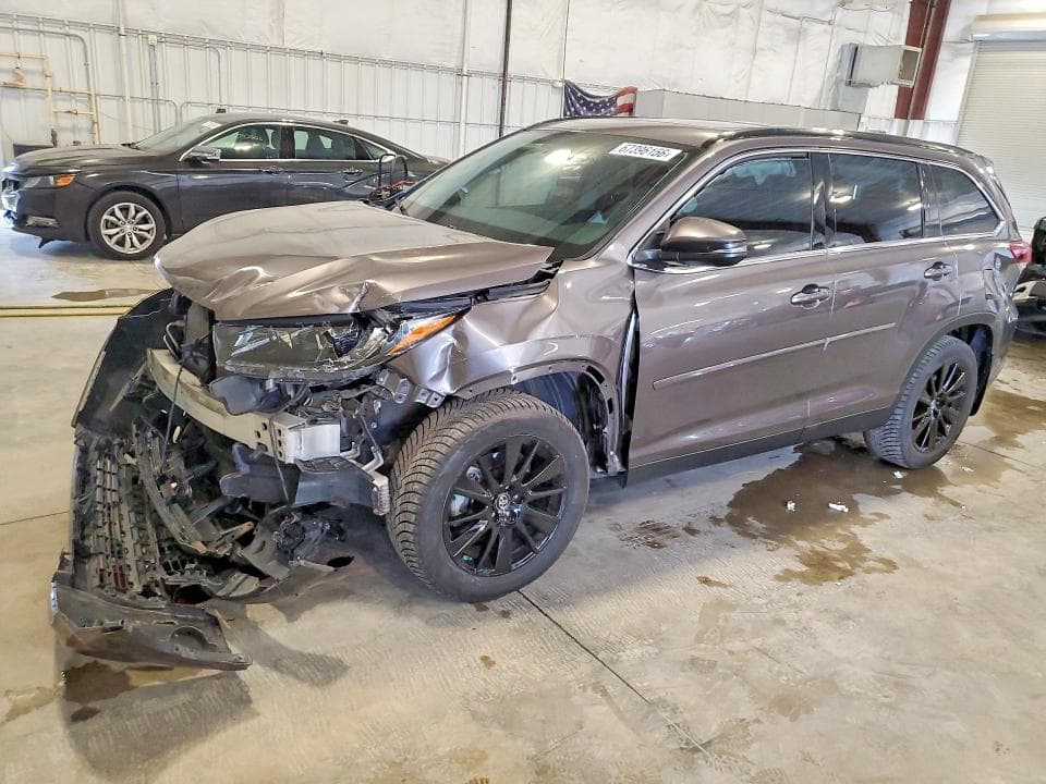 2019 TOYOTA HIGHLANDER SE - 1