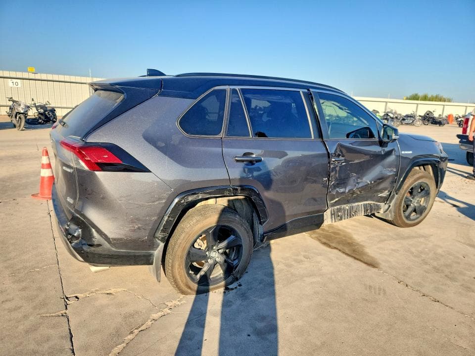 2019 TOYOTA RAV4 XSE 3