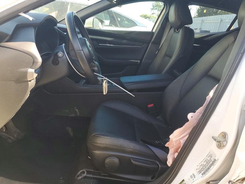 2023 MAZDA 3 SELECT 7