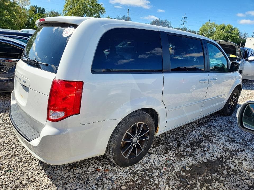 2017 DODGE GRAND CARAVAN SE 3