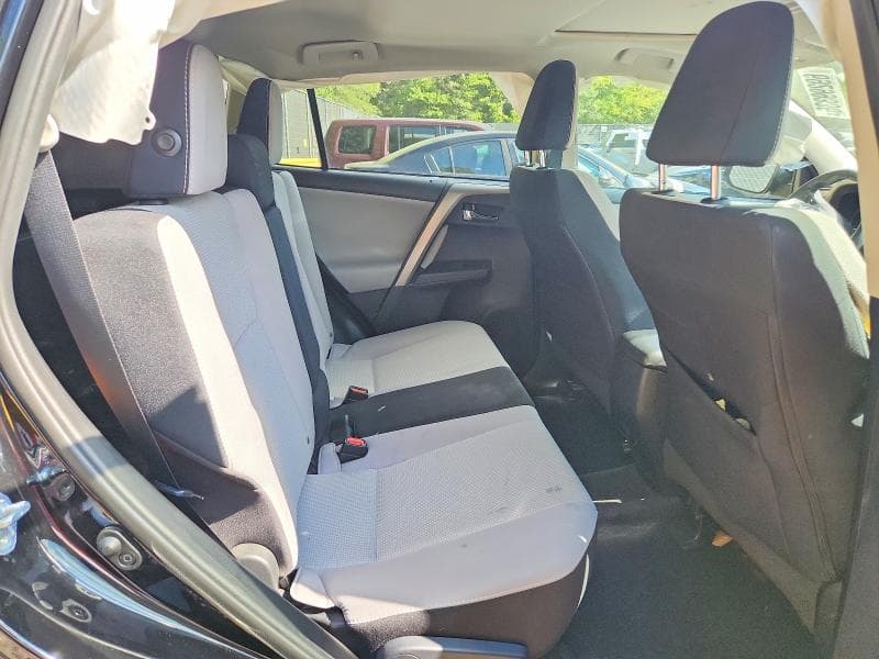 2017 TOYOTA RAV4 XLE 11