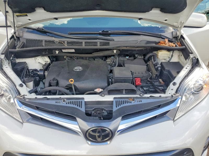 2018 TOYOTA SIENNA XLE 8-PASSENGER 11