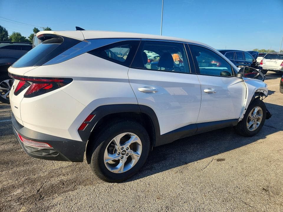 2024 HYUNDAI TUCSON SE 3