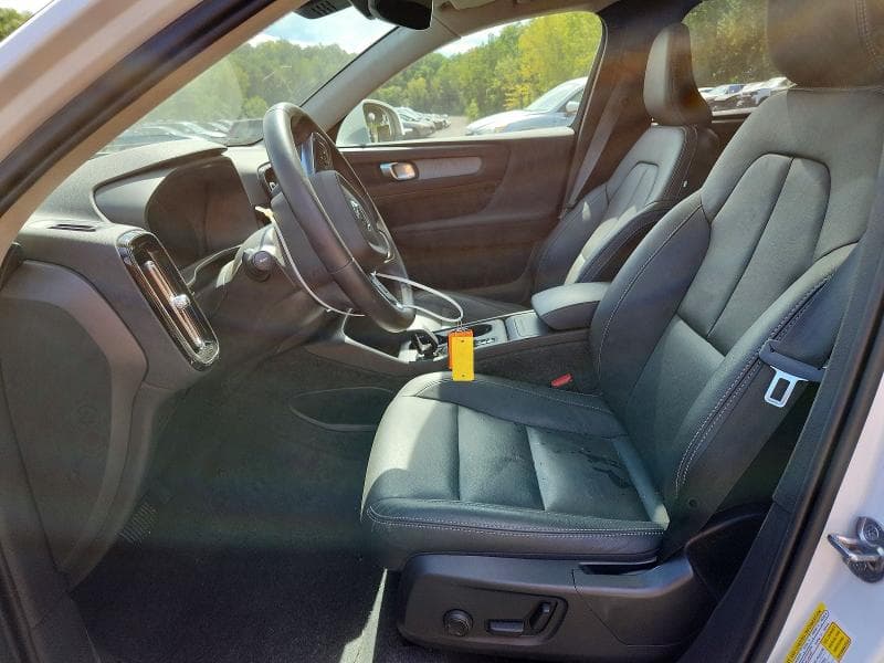 2025 VOLVO XC40 CORE 7