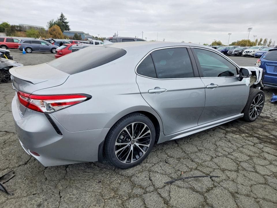 2020 TOYOTA CAMRY SE 3