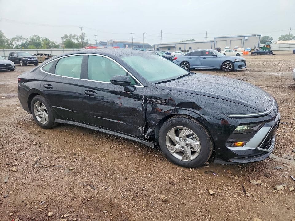 2025 HYUNDAI SONATA SE 4