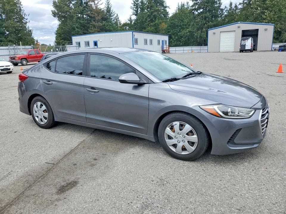 2018 HYUNDAI ELANTRA SE 4