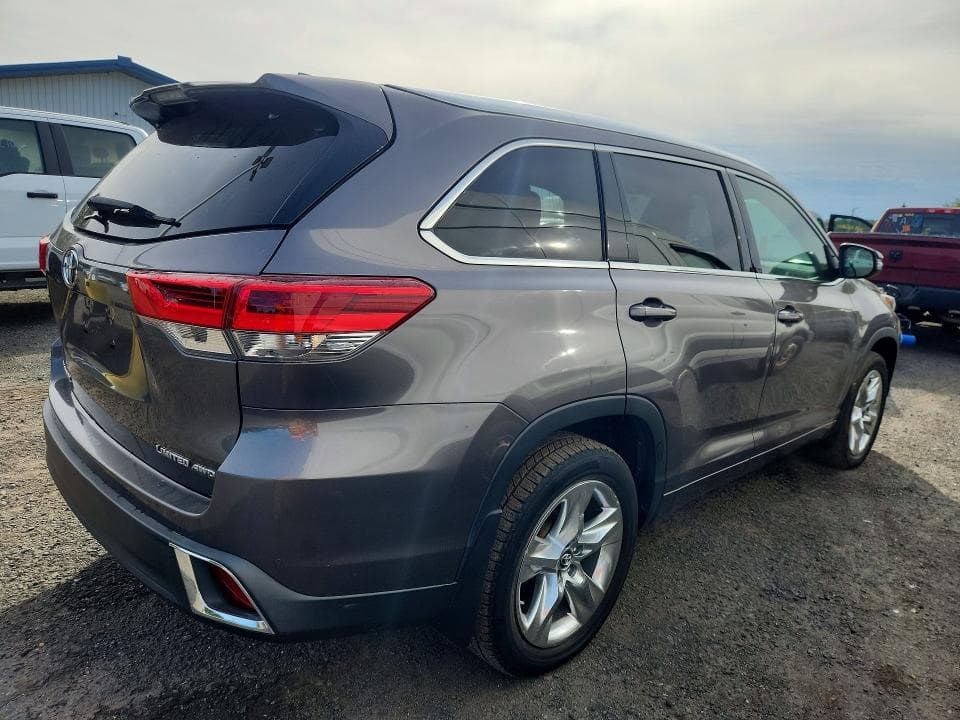 2018 TOYOTA HIGHLANDER LIMITED 3