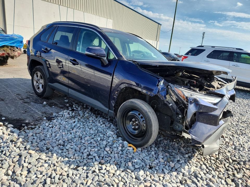 2022 TOYOTA RAV4 XLE 4