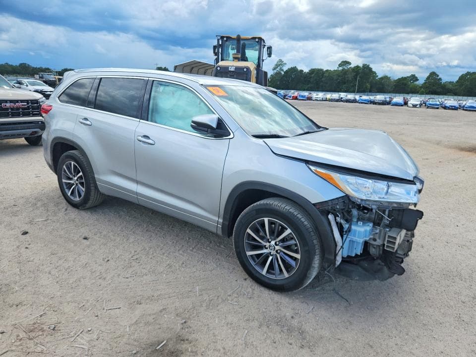 2018 TOYOTA HIGHLANDER XLE 4