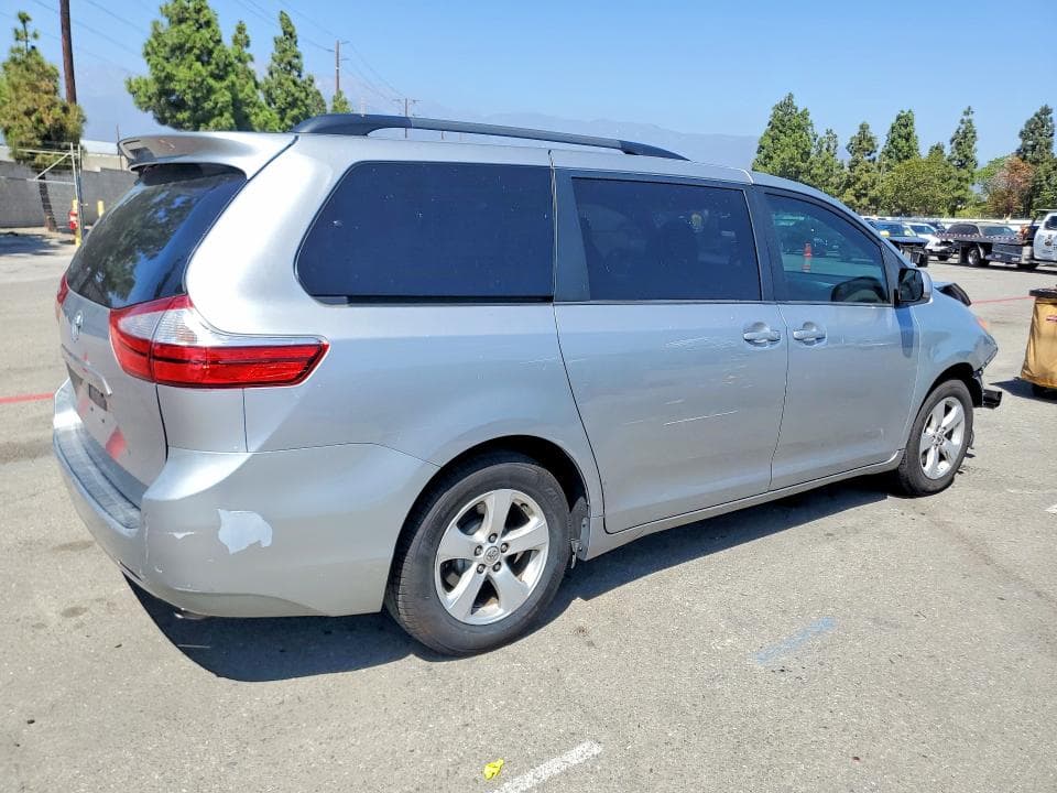 2017 TOYOTA SIENNA LE 3