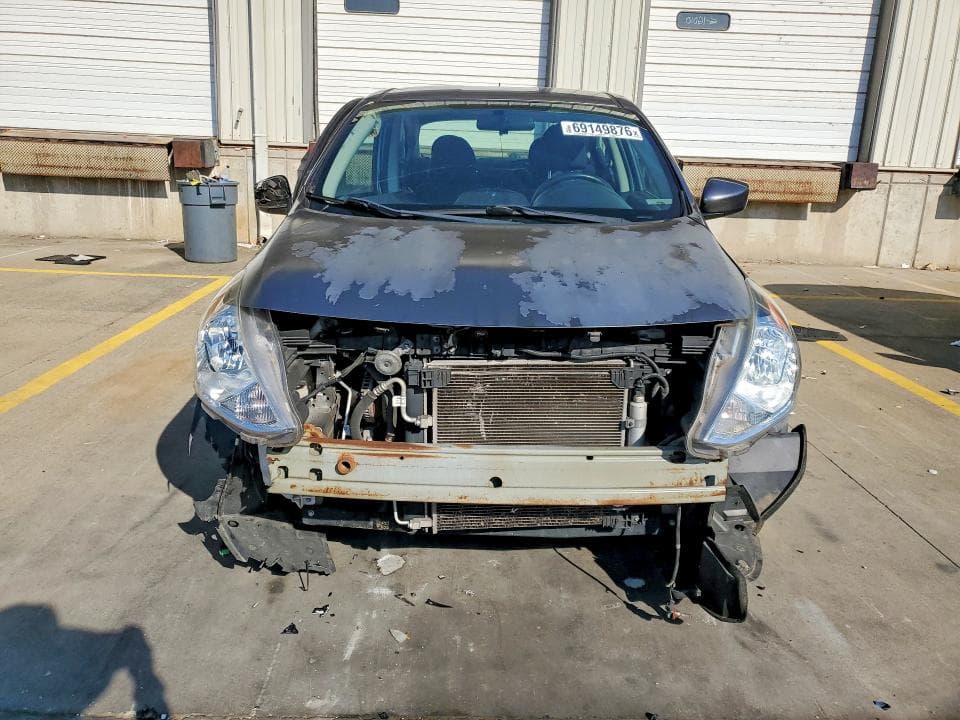 2018 NISSAN VERSA SV 5