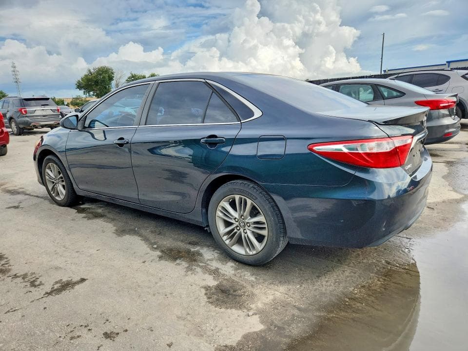 2017 TOYOTA CAMRY SE 2